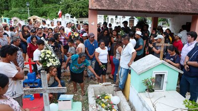 La pequeña fue despedida en su pueblo natal Tinum, Yucatán