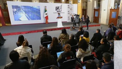 Claudia Sheinbaum presentó el momento en que un individuo arroja una piedra al INAI