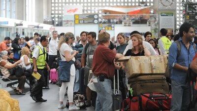 Los pasajeros tendrían derecho a obtener una compensación si las aerolíneas retrasan sus vuelos, de aprobarse una iniciativa