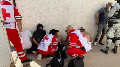 Había siete hombres, entre ellos menores y una mujer