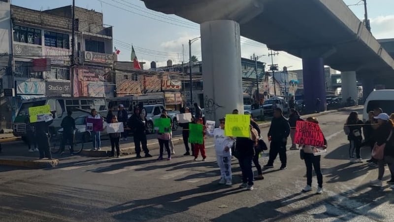 Familiares bloquean avenida Tláhuac para exigir la localización de Lucía Esteves