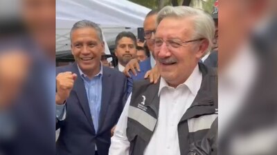 El ministro fue arropado por los presentes a la marcha