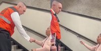 Mujer le reclama a Adrián Rubalcava por la falta de mantenimiento en el Metro de la CDMX