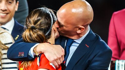 Afirmó que ha vivido una ‘persecución desmedida’, tras acosar a la futbolista Jenni Hermoso