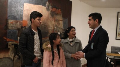 La familia del expresidente llegó a México bajo la figura de asilo político