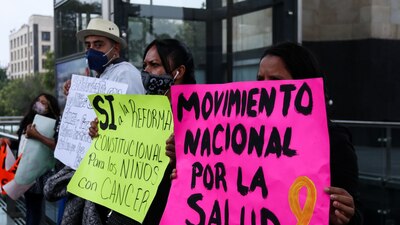 Familiares de niños con cáncer protestan por falta de medicamentos