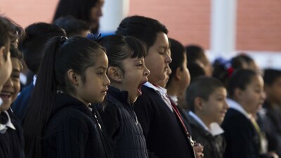 Los alumnos mexicanos de educación básica tienen más clases que los de EU y Canadá
