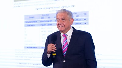 El mandatario lanzó una fuerte critica a la Cofece.