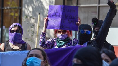 Feministas marcharon para conmemorar el Día Internacional de la Eliminación de la Violencia