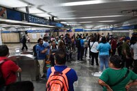 Con o sin lluvia, el Metro de la CDMX amanece tarde y entre retrasos