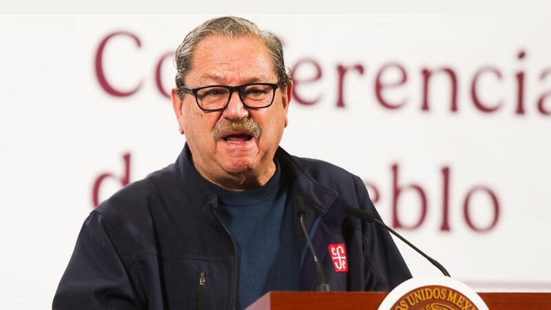 “Todo mundo tiene un primo o una prima pend$%&”: Paco Ignacio Taibo II durante entregar de libros