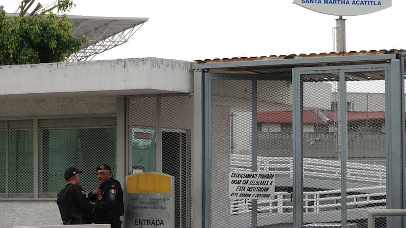 Conato de incendio en el penal de Santa Martha Acatitla moviliza a cuerpos de emergencia