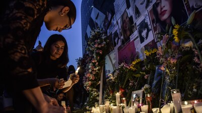 Mujeres de la CDMX colocaron un altar en memoria de las víctimas de feminicidio