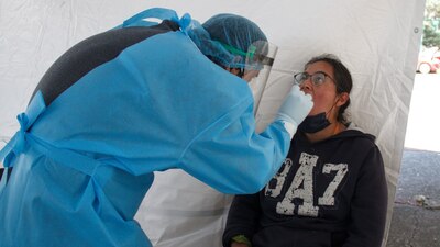 En la alcaldía Gustavo A. Madero hay quioscos donde se hacen pruebas para detectar COVID-19