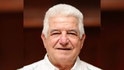 Se limitó a decir que él habla por sí mismo, tras ser cuestionado sobre el parentesco con AMLO