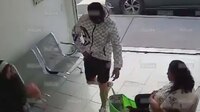 VIDEO: Captan asalto múltiple en consultorio en Ecatepec; roban celular a niña