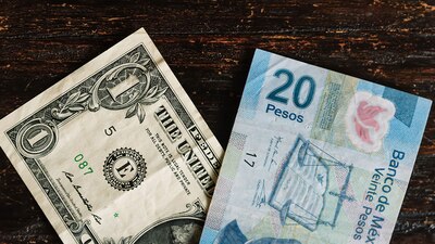 En ventanillas bancarias, el dólar cotiza en 18.45 pesos por billete verde, según Citibanamex
