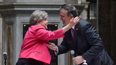 La bióloga tiene una amplia trayectoria en el servicio público, actualmente es embajadora de México en Chile