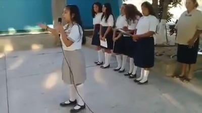 La menor que recitó unas palabras a favor del presidente de México