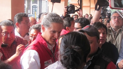 El candidato del PRI con sus seguidores en la capital mexiquense