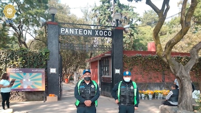 Agentes de la SSC están listos para recibir a los miles de visitantes que irán a los panteones