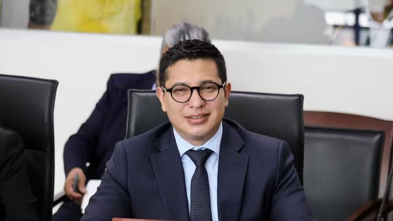 Detienen a exdiputado de Morena tras arrollar a 2 motociclistas en Azcapotzalco