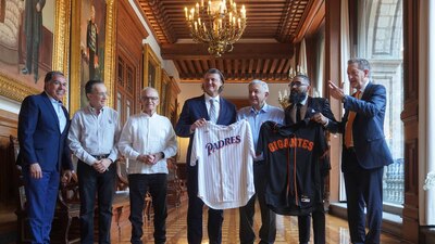 También acudió a la reunión el empresario Alfredo Harp Helú