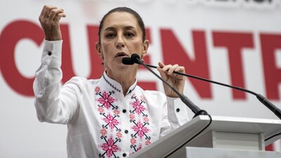 Dice que sólo sabía que Tatiana Clouthier denunció en 2022 a Alfredo Jalife, por difamación