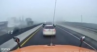 VIDEO: Operador de tráiler esquiva disparos durante intento de asalto en carretera de Guanajuato