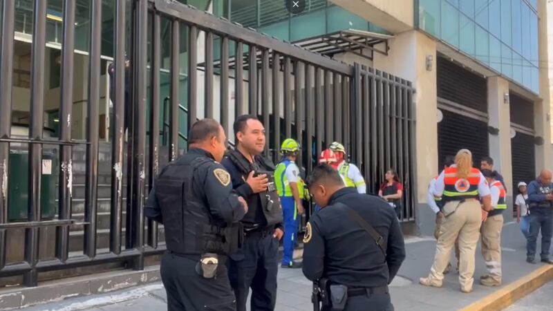 Mujer muere tras desplomarse elevador en edificio público del Centro de CDMX