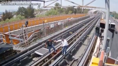 Según el Metro los inspectores descendieron a la zona de vías y sufrieron una caída