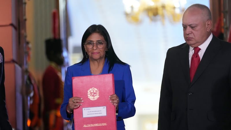 “Hay que saber pedir perdón”: Delcy Rodríguez firma amnistía para presos políticos de Venezuela