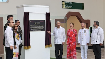 También se mostraron imágenes de la llegada del primer vuelo