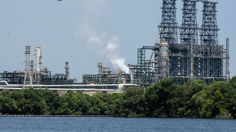 Pemex confirma emanación de vapor dentro de la Refinería Dos Bocas; descarta incendio