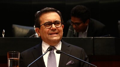 El exsecretario de Economía ha desempeñado diversos cargos en la administración pública