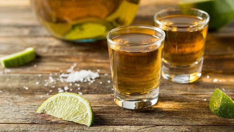 Tequila adulterado en fiesta de XV años deja 3 muertos y 14 intoxicados en Salamanca