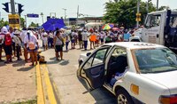 SNTE bloquea avenida principal en Acapulco; exigen reconstruir escuelas
