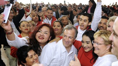 El precandidato del PRI dice ser fanático de los libros