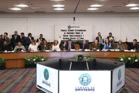 Morena no alcanza los votos en Comisiones y pasa reforma contra nepotismo sin cambios