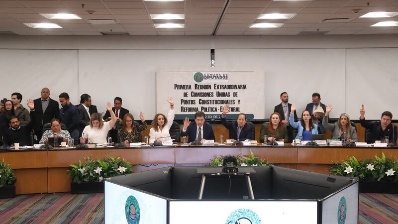 Morena no alcanza los votos en Comisiones y pasa reforma contra nepotismo sin cambios