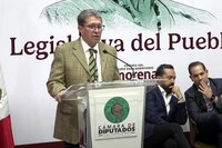 “La presidenta Sheinbaum tiene razón”, asegura Monreal sobre los viajes de morenistas al extranjero