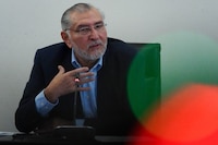 Otro apretón a Adán Augusto