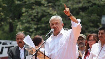 El excandidato presidencial y líder de Morena es el que mejor podría lidiar con el magnate, dicen los jóvenes.