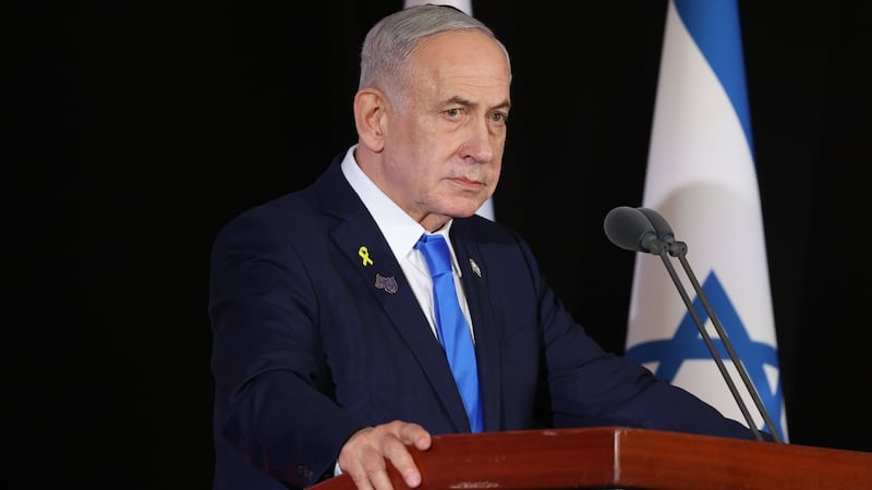 Netanyahu pide al presidente de Israel que lo indulte tras ser acusado de corrupción