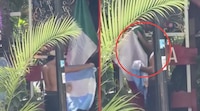 Polémica en Playa del Carmen: argentinos retiran una bandera de México para colocar la de su país