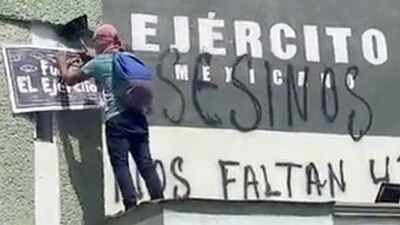 Familiares de los normalistas desaparecidos acusan que hay inflitrados