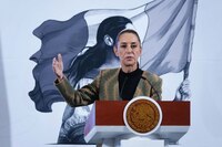 Sheinbaum envía al Congreso la iniciativa para eliminar trámites burocráticos