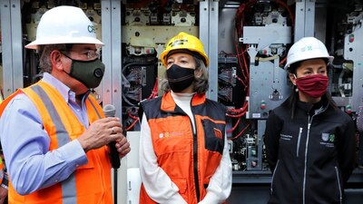 Claudia Sheinbaum escuchan las explicaciones sobre el avance en la recuperación del servicio del Metro