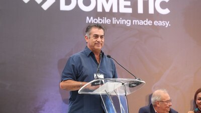 El gobernador hizo una propuesta algo extraña para cambiar el escudo de la entidad