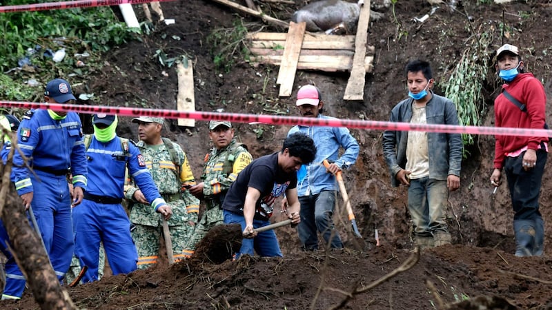 Damnificados por lluvias: entre resignación y el dolor de ‘desenterrar’ del lodo a sus familiares